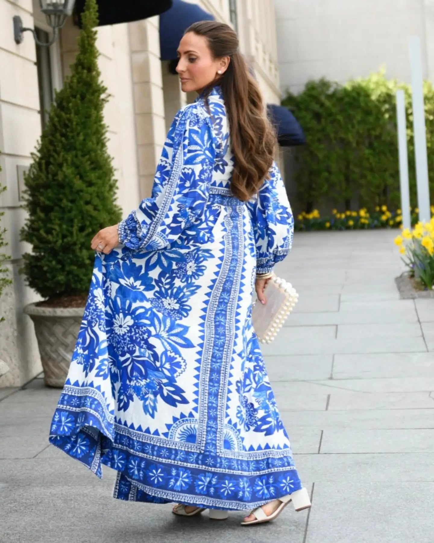 Robe longue bohème Alia : coupe fluide, motifs élégants, tissu coton. Idéale pour mariage champêtre, été. Du S au L. Livraison France, Belgique, Suisse.